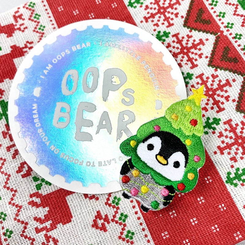 Oops bear  - Little Penguin Xmas Tree Embroidery Brooch - Badges & Pins - Thread Green