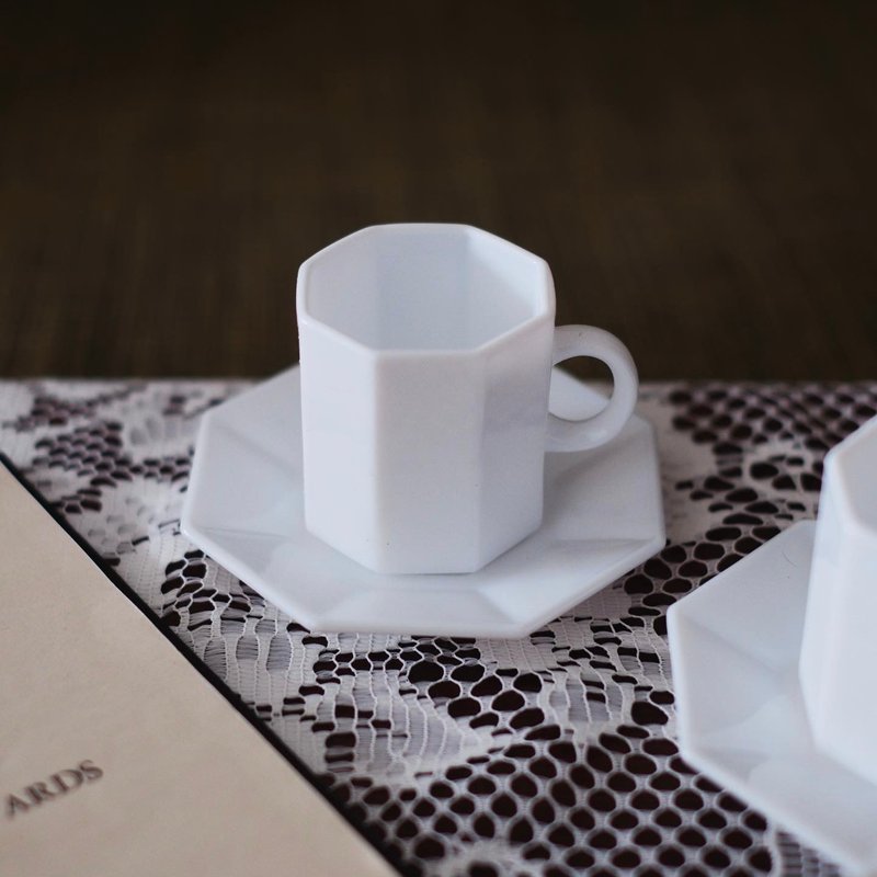 1980 French Arcoroc Octime classic octagonal white cup and saucer set - แก้วมัค/แก้วกาแฟ - แก้ว ขาว