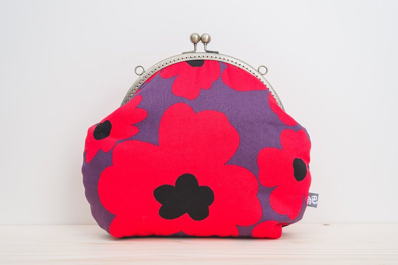 Red red flower (black and purple) / metal mouth package / retro oblique backpack / carry bag - กระเป๋าแมสเซนเจอร์ - ผ้าฝ้าย/ผ้าลินิน สีแดง