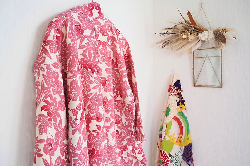 Japanese KIMONO, floral kimono, spring haori, authentic kimono - เสื้อแจ็คเก็ต - ผ้าไหม สึชมพู