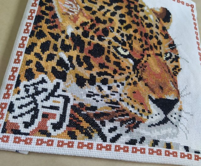 手作りの絵画、壁の装飾用のヒョウの肖像画、完成したクロスステッチ - ショップ RomanovaCrossStitch ウォールデコ・壁紙 -  Pinkoi