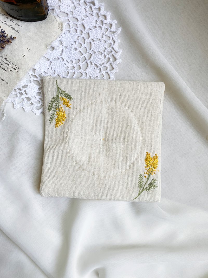 【芳小姐手作】金合歡刺繡鍋墊 母親節禮物 禮物 畢業禮物 - 擺飾/家飾品 - 棉．麻 多色