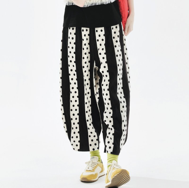 Black and white striped crumpled fabric trousers/pants - กางเกงขายาว - วัสดุอื่นๆ สีดำ