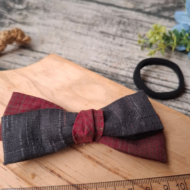 Bow hair tie-black and red color combination with natural texture - เครื่องประดับผม - ผ้าฝ้าย/ผ้าลินิน 