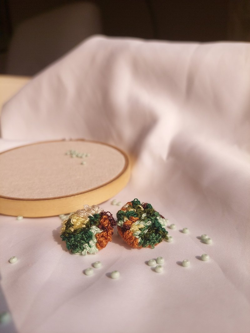 Trace - Embroidery Round Earrings - ต่างหู - ผ้าฝ้าย/ผ้าลินิน สีเขียว