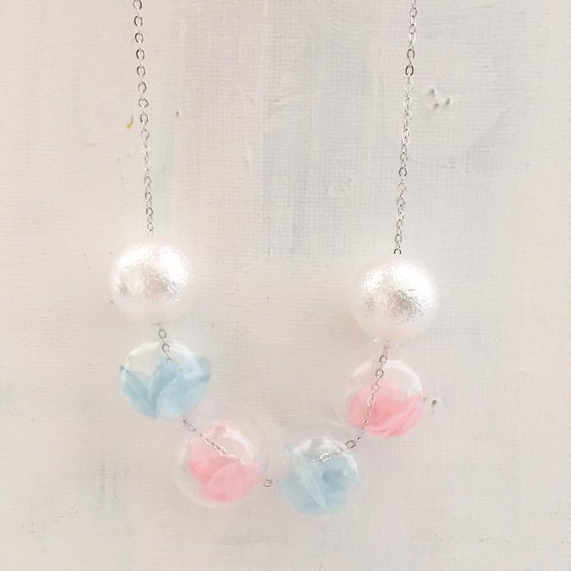 LaPerle pink blue pink without flower glass beads necklace pink blue pink without flower preserved flowers geometric glass beads bubble round beads transparent necklace necklace necklace necklace necklace necklace birthday gift Preserved Flower Necklace - Chokers - Glass Blue