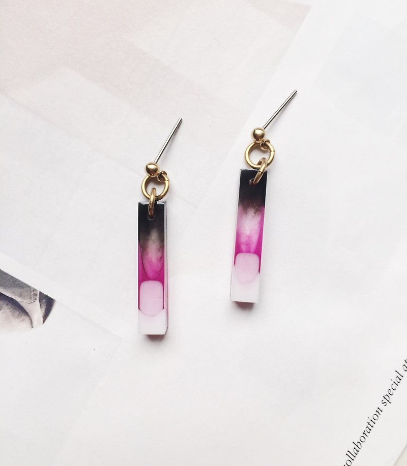 La Don - Earrings - Rendering - Long, slightly trapezoidal black purplish white ear clip / ear clip - Earrings & Clip-ons - Acrylic Purple