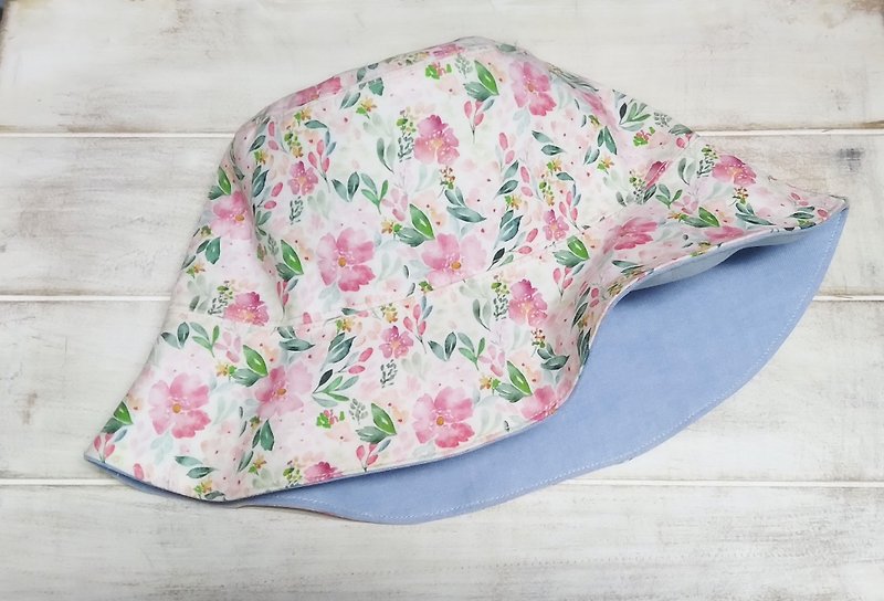 水彩粉紅小花 淺藍素色雙面漁夫帽 遮陽帽 - 帽子 - 棉．麻 粉紅色