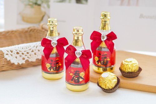 幸福朵朵 婚禮小物 花束禮物 蛇年開春小禮品 春來福到 香檳糖果瓶(金莎2顆入) -滿百份可客製