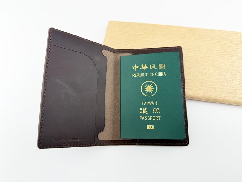 TaiYang 真皮護照夾 手工護照夾 護照冊 出國皮夾 - 護照夾/護照套 - 真皮 咖啡色
