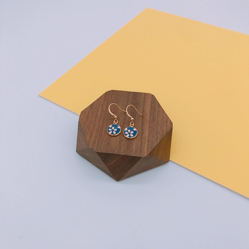 Japanese Impression | Hook Drop Earrings - Earrings & Clip-ons - Enamel Gold