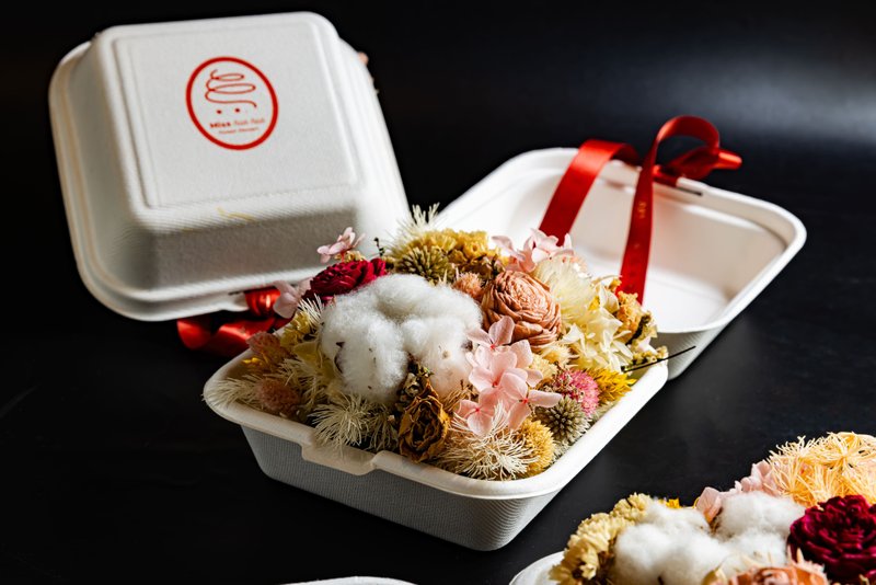 Miss Hua Hua - Dried flower burger box, dried flower gift arrangement - ช่อดอกไม้แห้ง - พืช/ดอกไม้ 