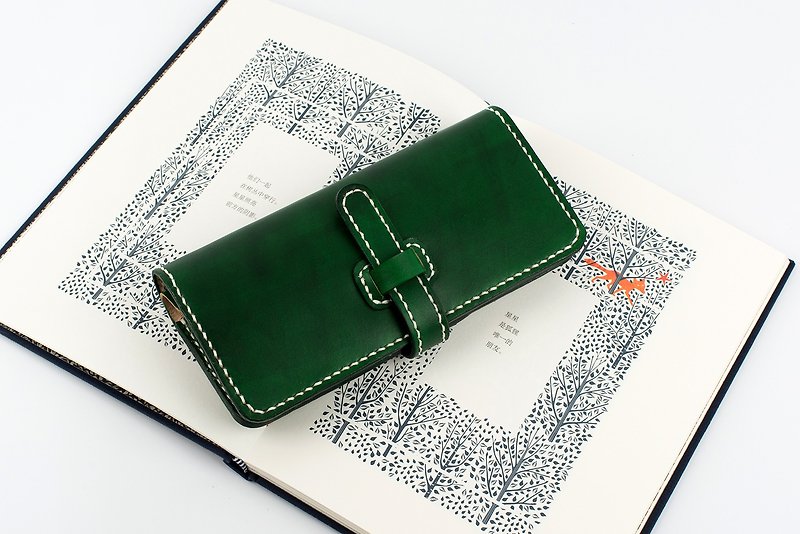 [Cutting line] Handmade leather simple retro buckle long wallet clutch bag lady wallet - กระเป๋าคลัทช์ - หนังแท้ สีเขียว