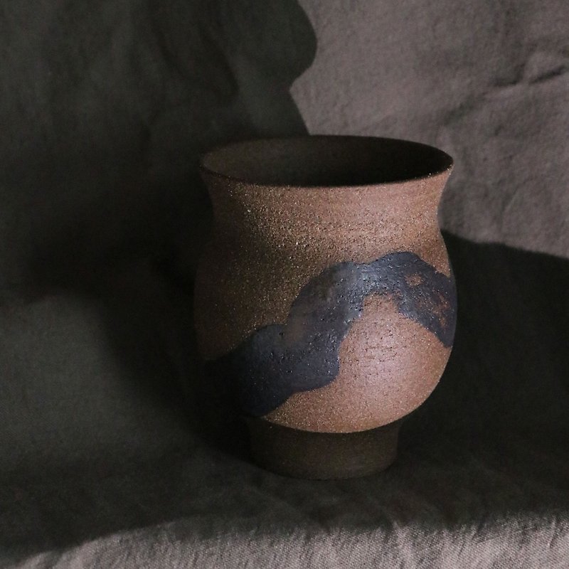 Ink brush series wasteland flower pot - Pottery & Ceramics - Pottery Brown