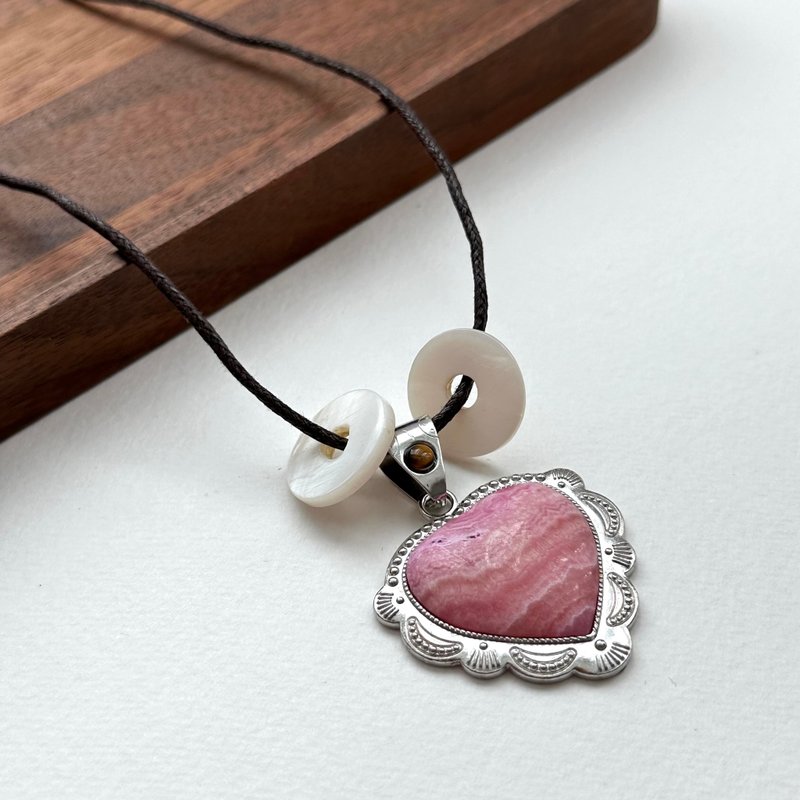 [Cancer and Gemini | July Birthday] Stone heart-shaped shell Silver necklace luck and opportunity to start a business - Necklaces - Semi-Precious Stones Pink