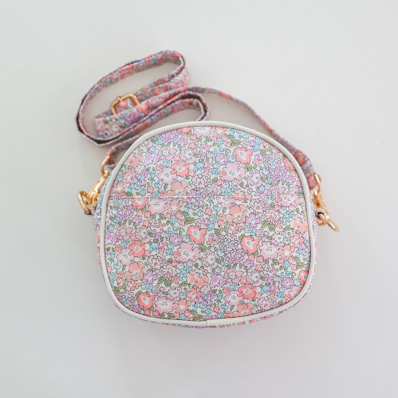 Australian Josie Joan's floral fabric side backpack-LILLIA Liberty London - กระเป๋าสะพาย - ผ้าฝ้าย/ผ้าลินิน ขาว