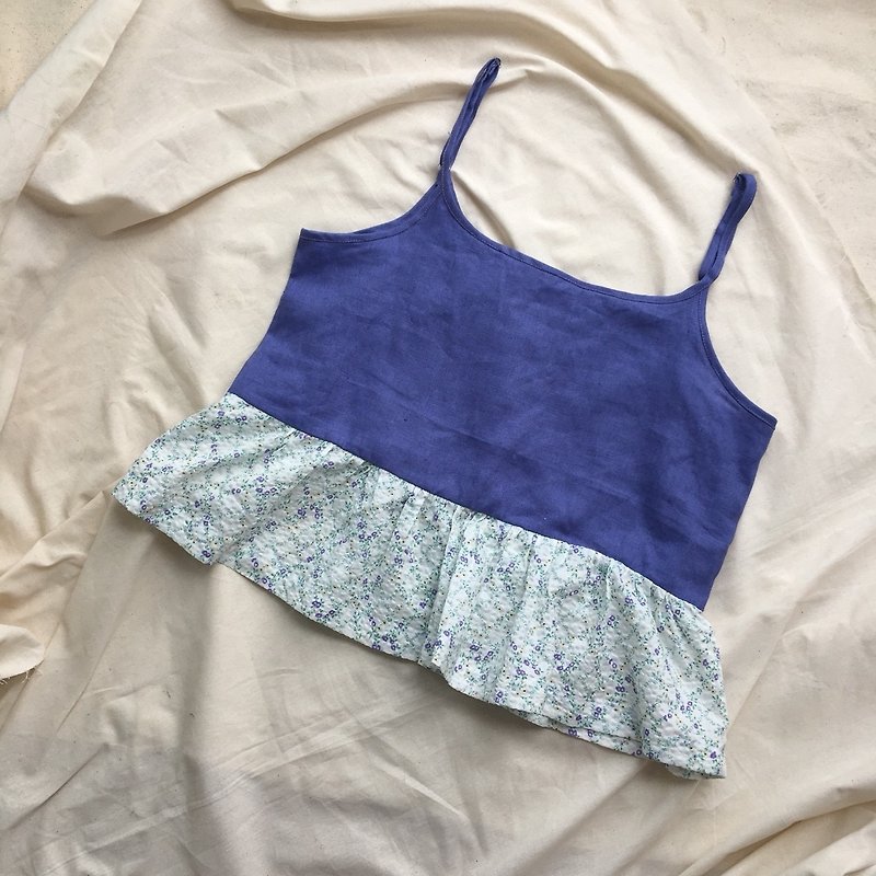 Cami Floral Blue Linen napkin strap shirt - เสื้อกั๊กผู้หญิง - ผ้าฝ้าย/ผ้าลินิน สีน้ำเงิน