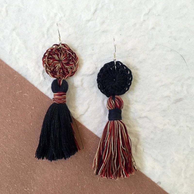 Handmade tassel earrings -crochet circles - ต่างหู - ผ้าฝ้าย/ผ้าลินิน สีน้ำเงิน