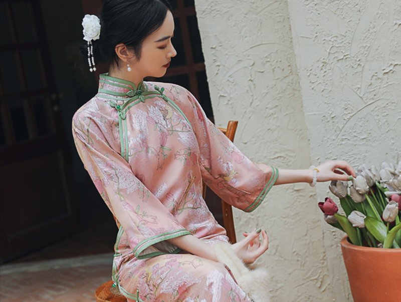 Xiaoxi new Chinese retro Chinese style double-breasted cheongsam autumn and winter - Qipao - Polyester Pink