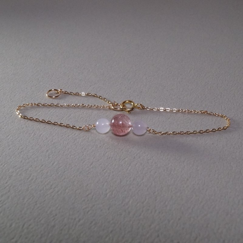 【Veverka】Happiness Fruit- Natural Stone Bracelet Strawberry Crystal White Jade - Bracelets - Semi-Precious Stones Pink