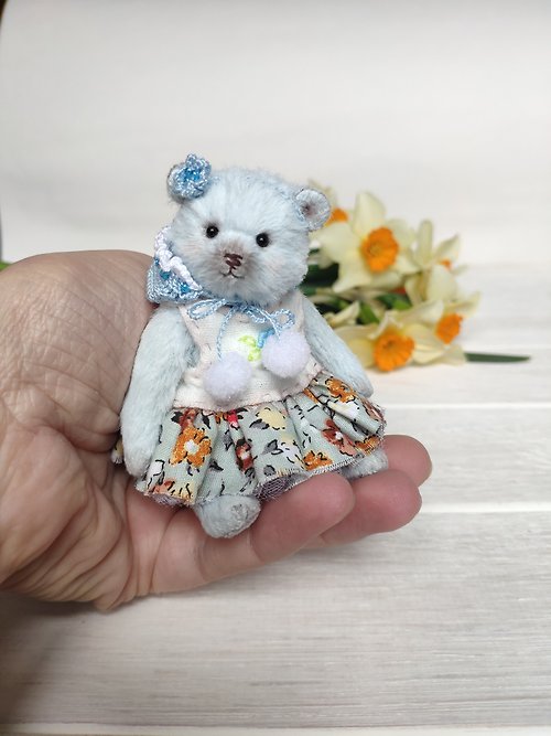 ashatan teddy bear is sewn from German viscose.