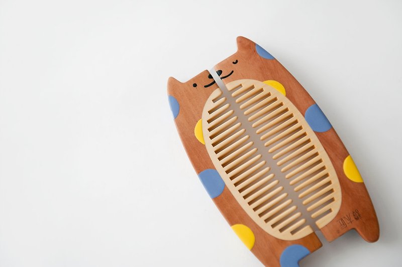 Carpenter Tan_Half and a pretty cat polka dot comb (1 in) - Makeup Brushes - Wood Multicolor