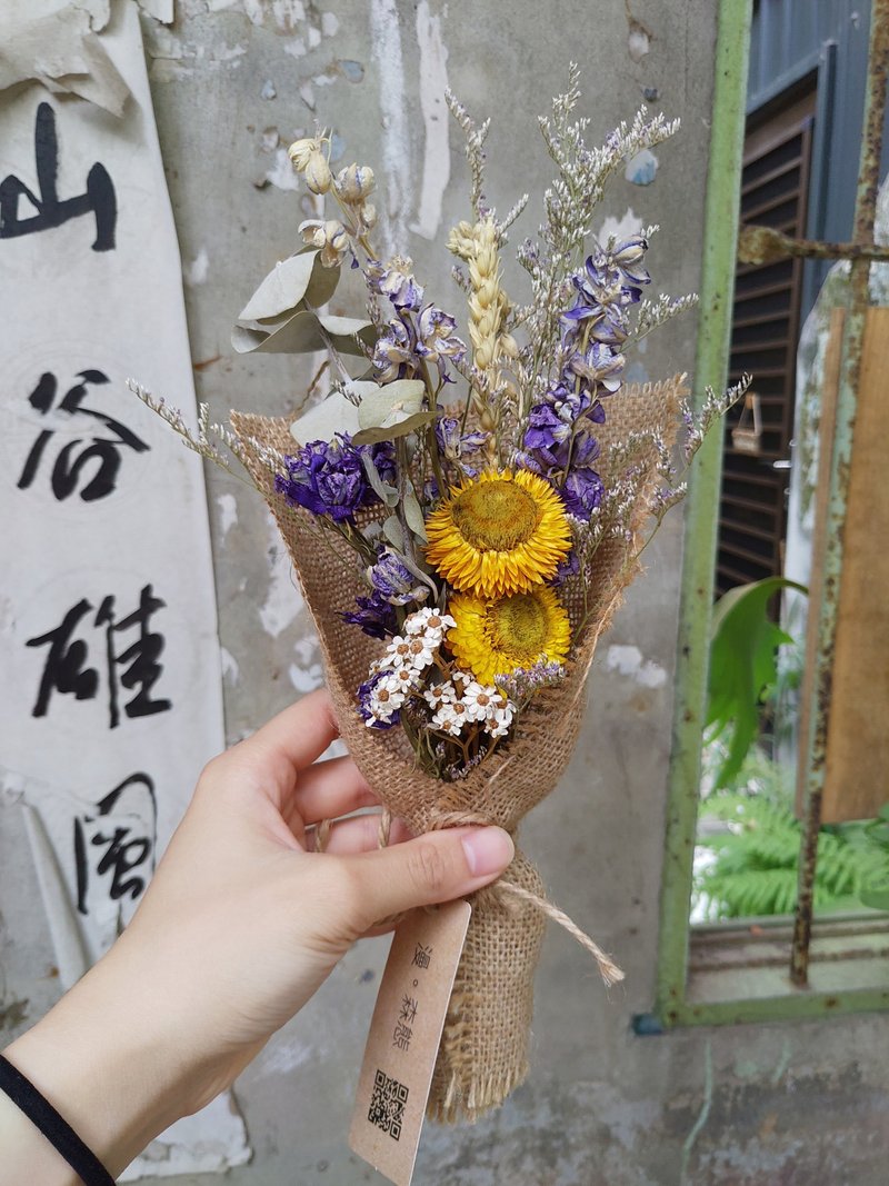 漫森態 花束 乾燥花 畢業花束 麻布包裝 - 乾燥花/永生花 - 植物．花 多色