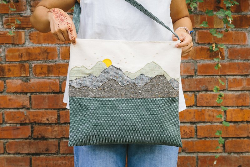 Sunrise over Nantou Tea Plantation and Mountains-Side Carrying Big Bag - Messenger Bags & Sling Bags - Cotton & Hemp Green