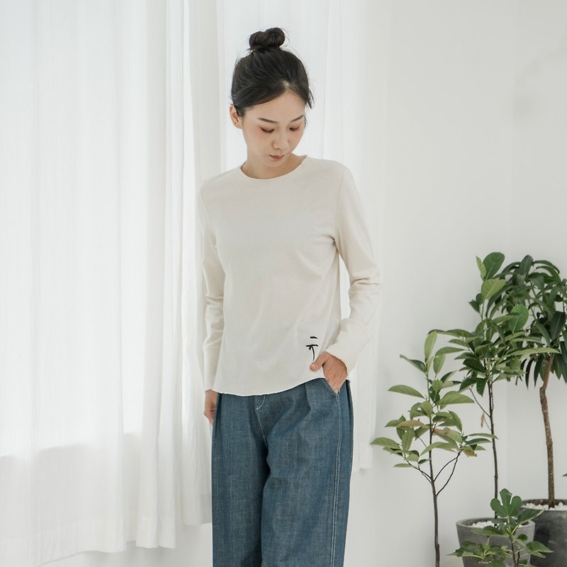 BUFU organic cotton girl's long sleeved T-shirt Chinese characters in embroidery - Women's T-Shirts - Cotton & Hemp White
