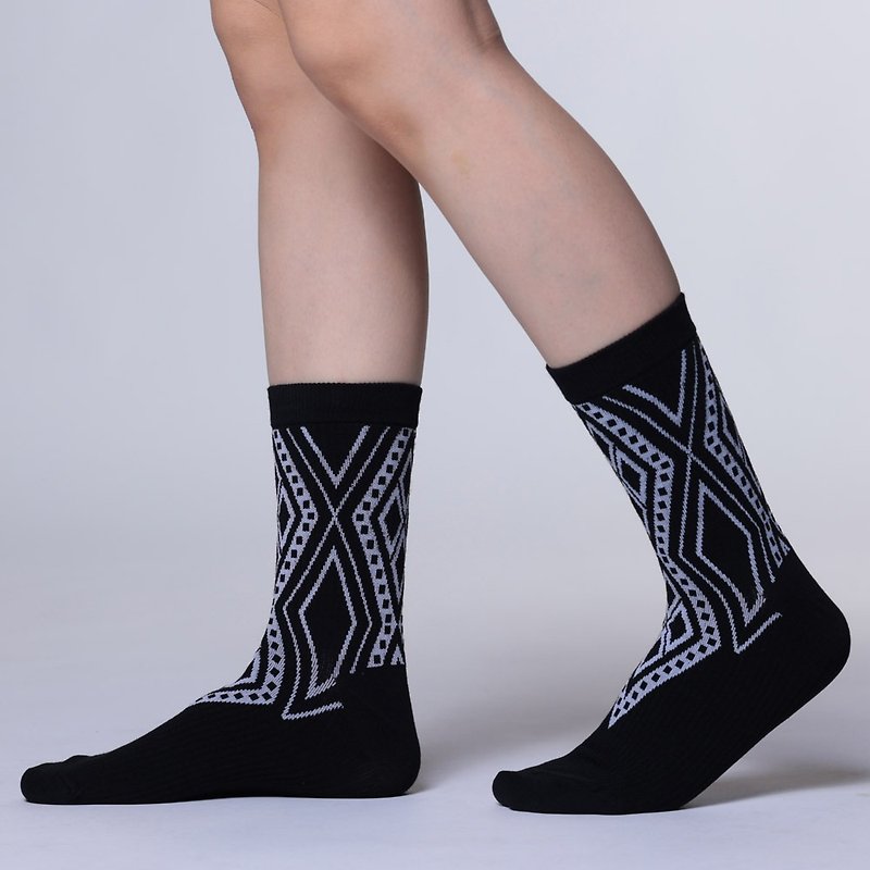 [Totem Series] PUX! Textured black sports mid-length socks - ถุงเท้า - ผ้าฝ้าย/ผ้าลินิน สีดำ