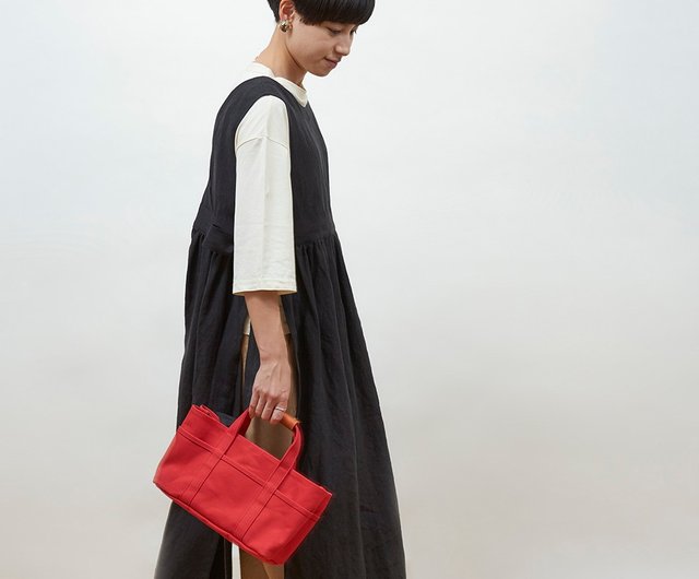 エプロンドレス Black - ショップ atelier emau ワンピース - Pinkoi