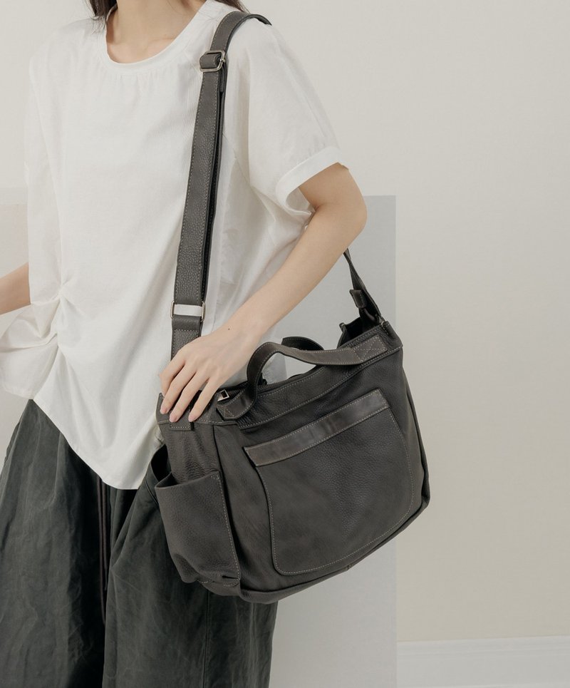 supportingrole genuine leather simple and practical urban shoulder backpack black - กระเป๋าแมสเซนเจอร์ - หนังแท้ สีดำ