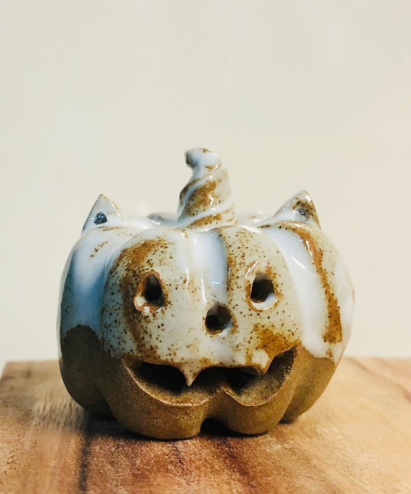 小さなかぼちゃ猫の陶器人形 - 置物 - 陶器 