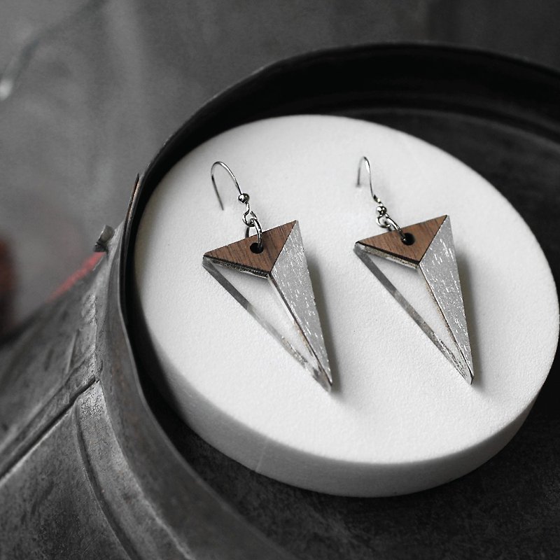[Limited Gift for Old Friends] Woops‧Ear Buckle Wooden Handmade Earring Balance Triangle Chain - ต่างหู - ไม้ สีใส