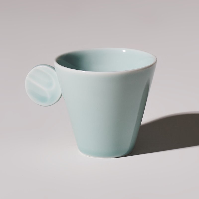 2 Selected Objects_Anda Kiln_Fingerprint Coffee Cup Celadon - แก้ว - เครื่องลายคราม 