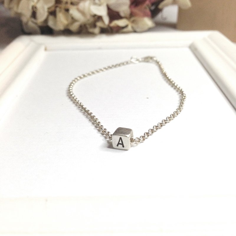 Personalized Love Cute Initial Bracelet Silver ONE Cube Gift For Valentines - สร้อยข้อมือ - โลหะ สีเงิน