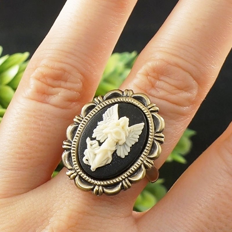 Angel Cameo Adjustable Ring Cherub Guardian Angel Victorian Epoch Ring Jewelry - แหวนทั่วไป - วัสดุอื่นๆ สีดำ