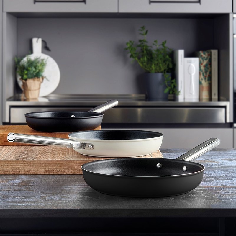 【SMEG】Italian colorful non-stick frying pan 28cm - Yaoyan black - Pots & Pans - Other Metals Black