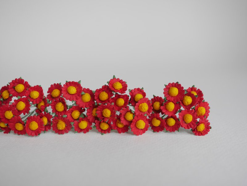 Paper Flower, 100 pieces DIY small daisy flower size 0.8 cm., red color - 其他 - 紙 紅色