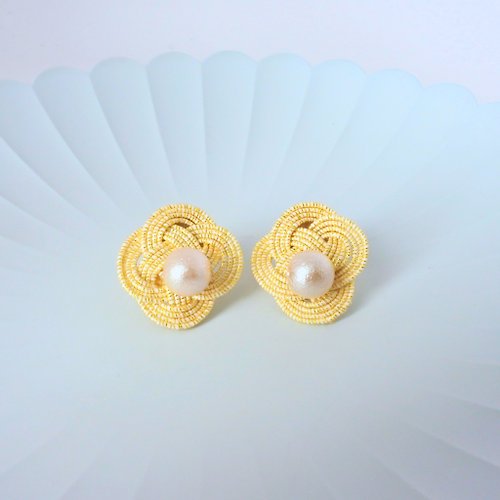 Hana by Yuzuki Murakami Mizuhiki Alhambra Earring, |CLOVER|, Gold Pearl Japanese Mizuhiki Earring, Gorge