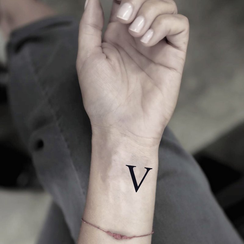 ohmytat 英文字母 v letter v 刺青图案纹身贴纸 (4 张)