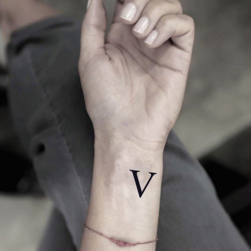 OhMyTat OhMyTat 英文字母 V Letter V 刺青圖案紋身貼紙 (4 張)
