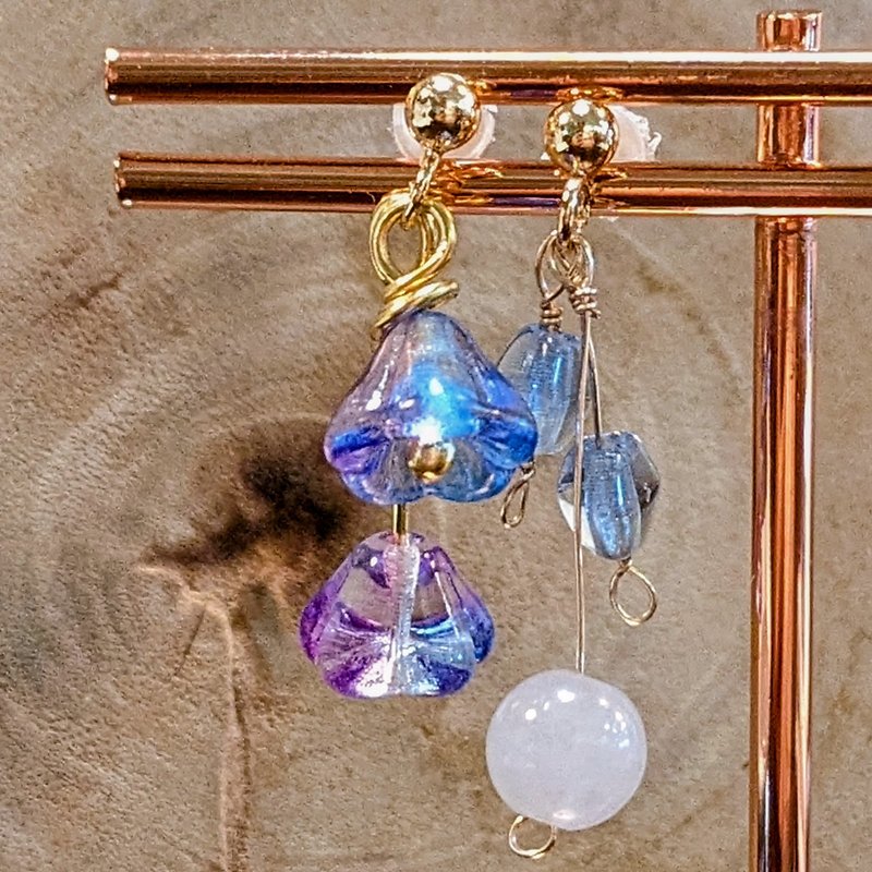 【守護】藍紫色渲染喇叭花耳針/海藍寶天然石耳針 - 耳環/耳夾 - 其他材質 藍色