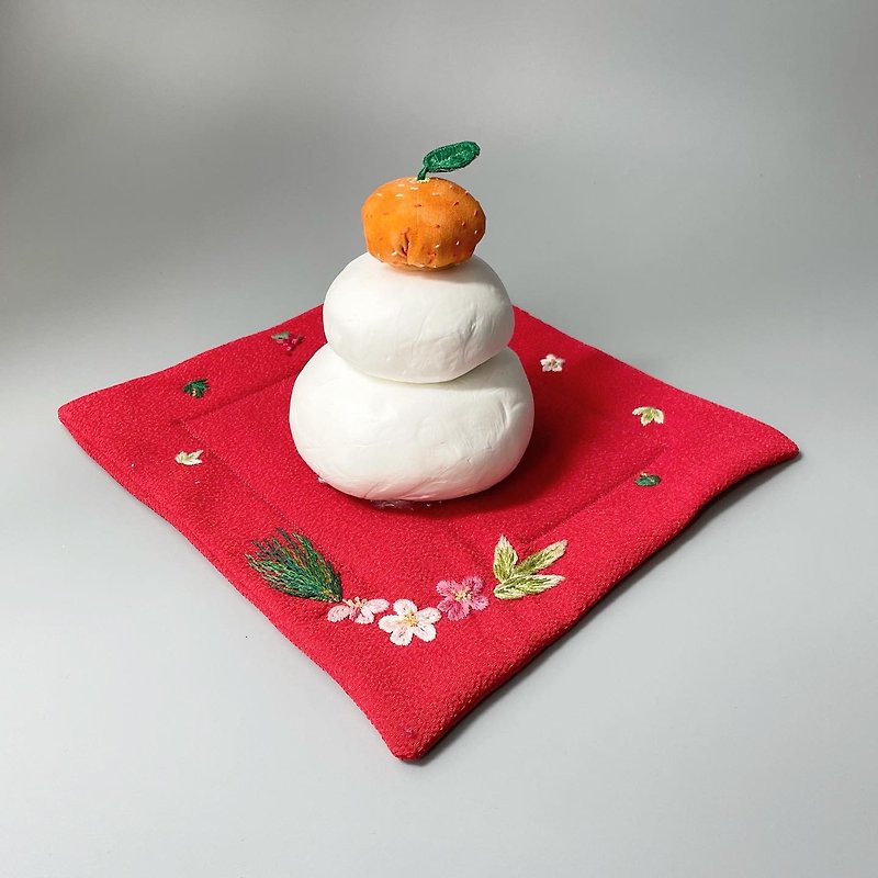 [Made to order] Interior Kagami mochi pedestal Cushion and mandarin orange We will make it in your favorite size. - Items for Display - Polyester Red