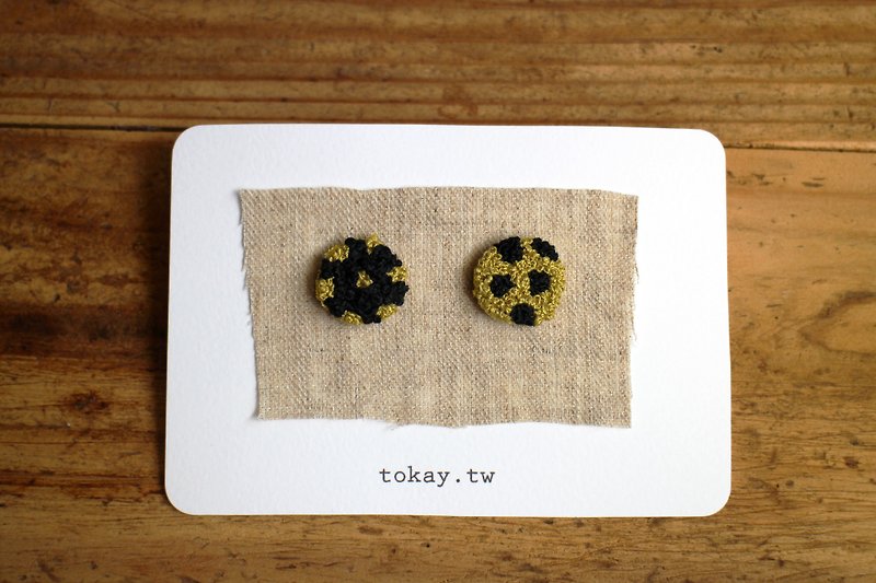 Embroidered earrings with names, Yayoi Kusama - ต่างหู - งานปัก สีเหลือง
