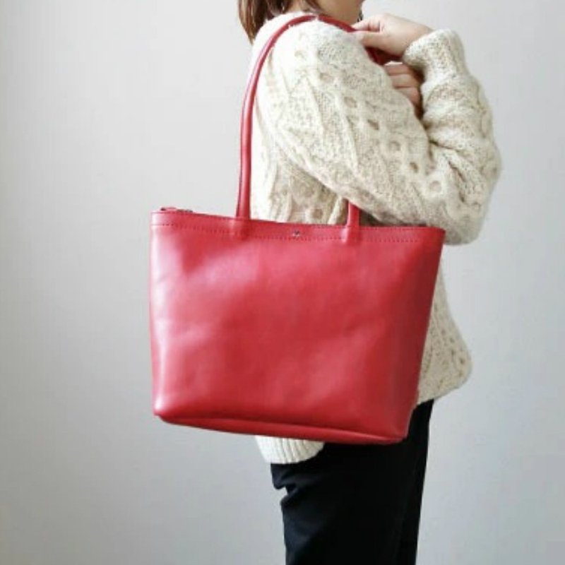 Zippered tote / Medium size that can fit A4 / Name can be added / Made in Japan / jb-63-m [Customizable gift] - กระเป๋าถือ - หนังแท้ สีส้ม