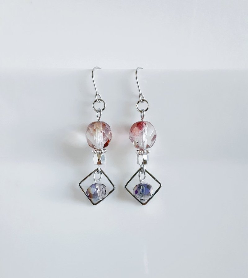 Square and cute pinkish purple color earrings for adults. Cute and simple. Hypoallergenic earrings or Clip-On can be changed. - ต่างหู - แก้ว สีม่วง