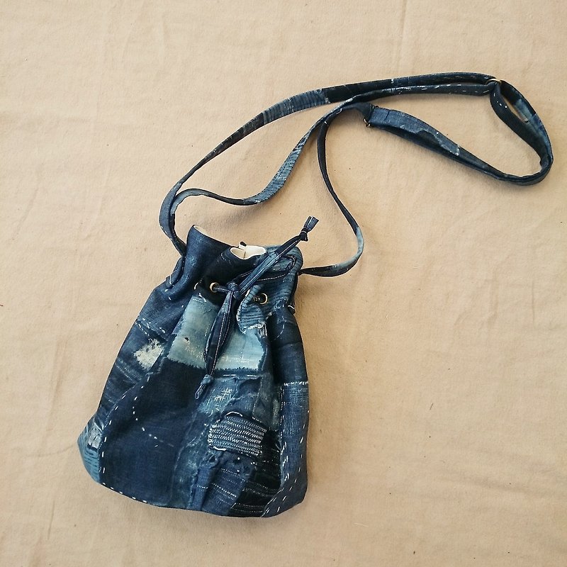 Hand fraud Patchwork / Japan boro cloth bucket bag shoulder bag backpack oblique - Messenger Bags & Sling Bags - Cotton & Hemp Blue