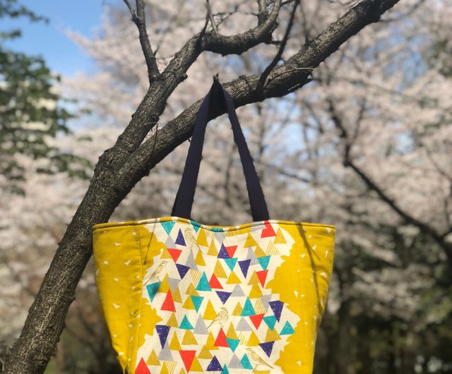 和柄プリントコットントートバッグ - ワイドボトム - 内側コットンパディング - ブルートライアングル - ショップ chez-lu ショルダーバッグ  - Pinkoi