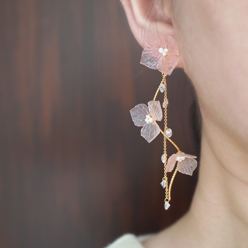 /Freya/ Soft Resin Hydrangea Two way Earrings/Clip on (Pink) - Earrings & Clip-ons - Resin Pink